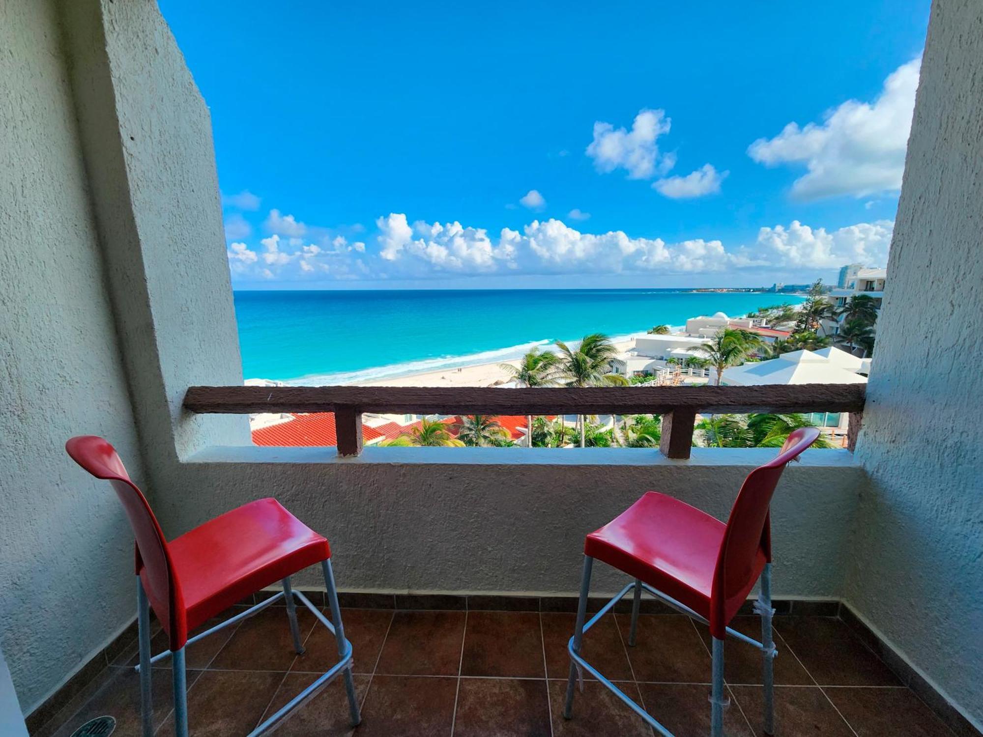 Beachfront Apartments Cancun Exterior photo