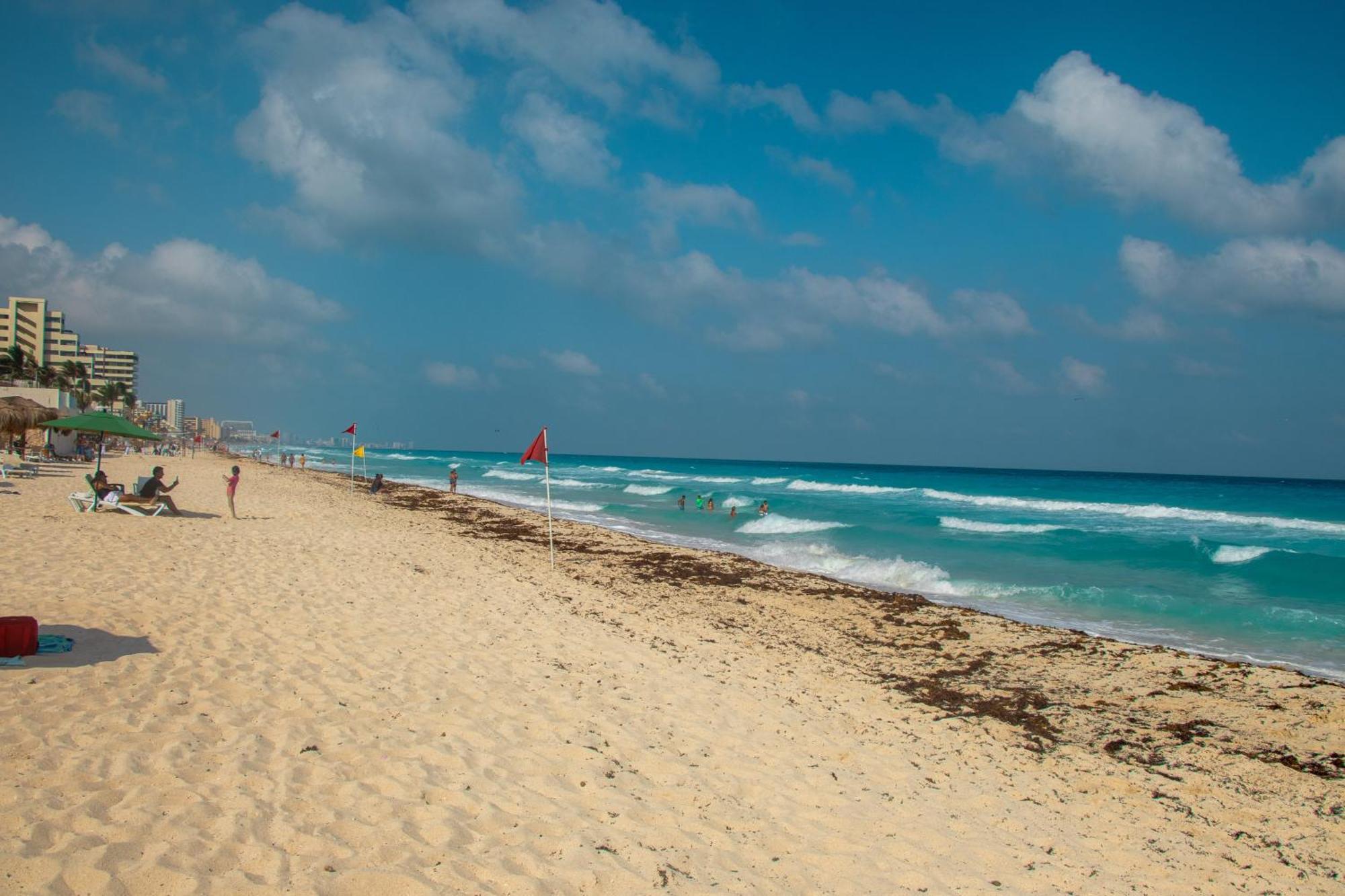 Beachfront Apartments Cancun Exterior photo