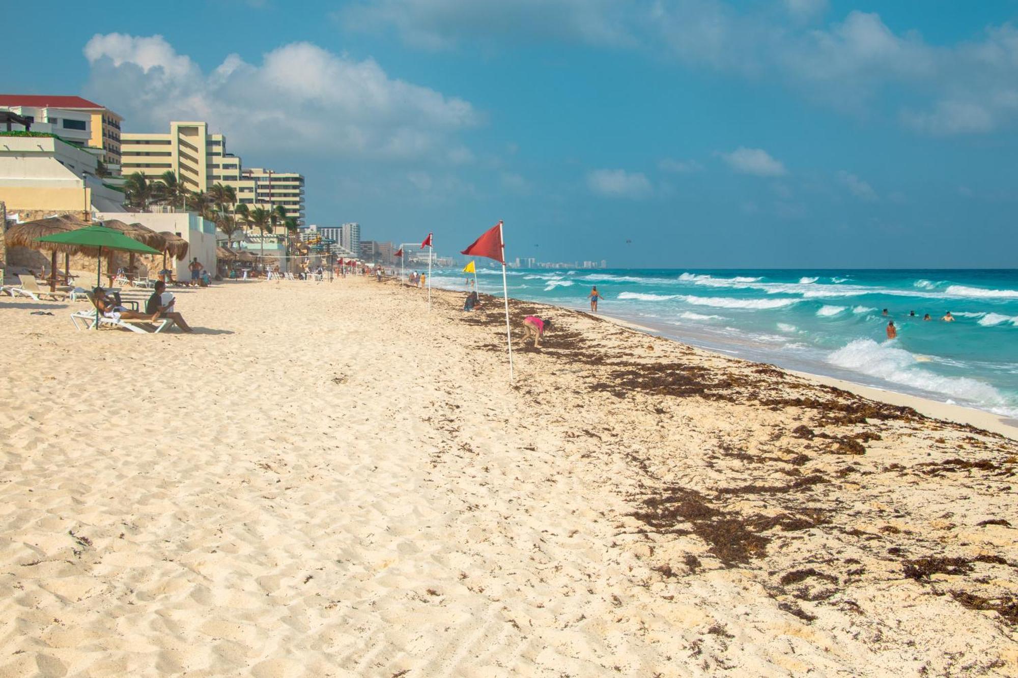 Beachfront Apartments Cancun Exterior photo