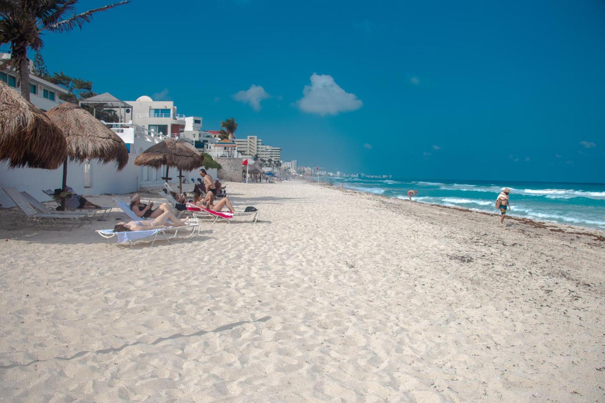 Beachfront Apartments Cancun Exterior photo