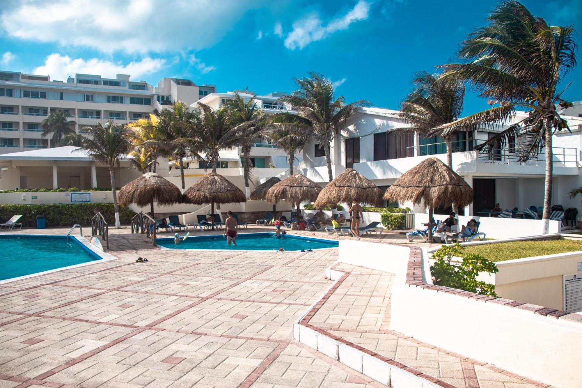 Beachfront Apartments Cancun Exterior photo